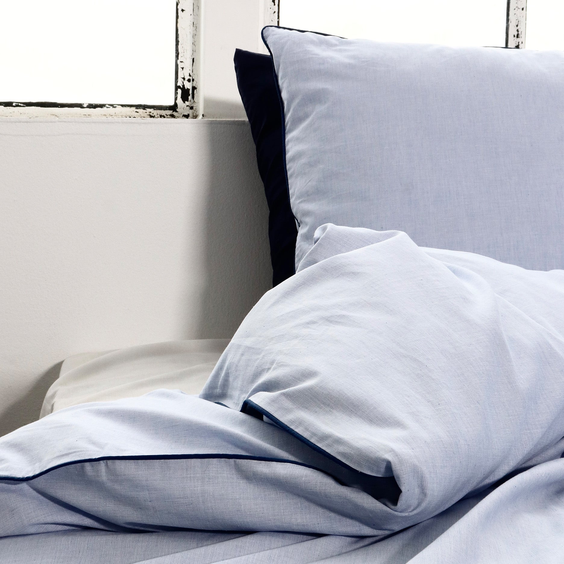 Chambré sengetøj 140x200 cm blå m/piping